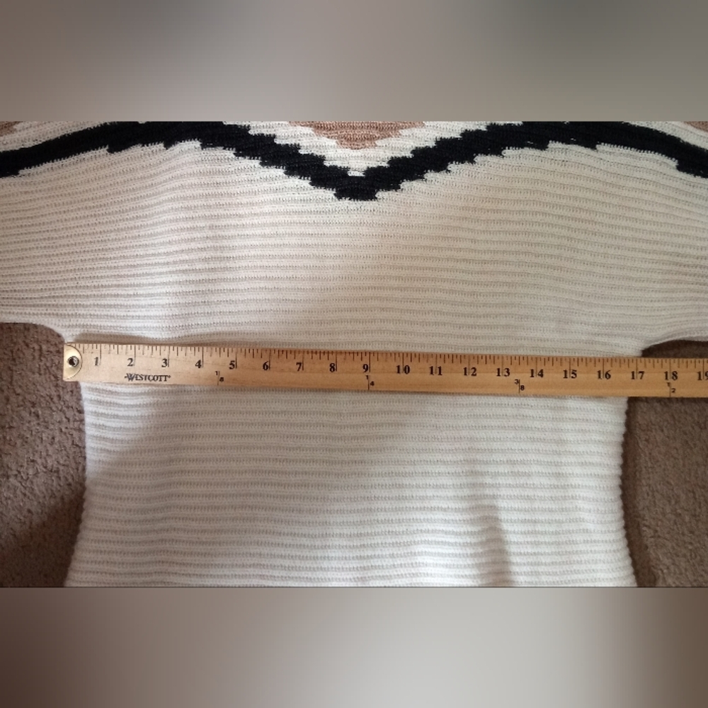 Hem & Thread Stylish Tan and Cream Chevron Pattern Sweater Women's Size M - Picture 6 of 8